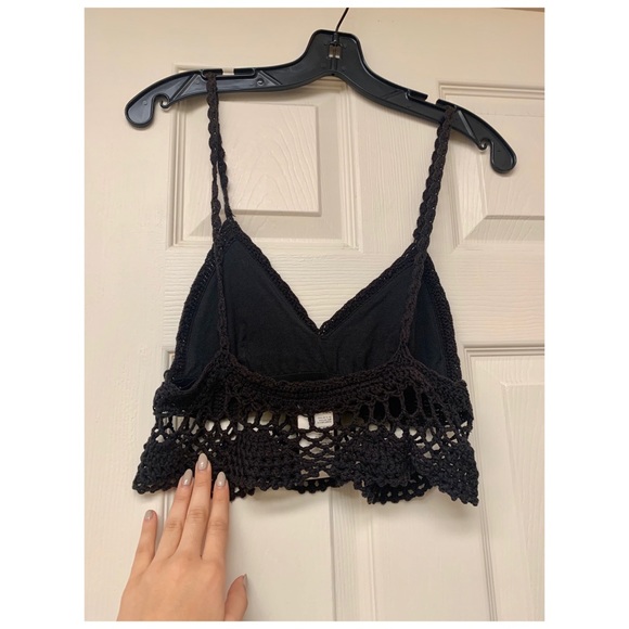 Crocheted black cropped tank top - Picture 6 of 6